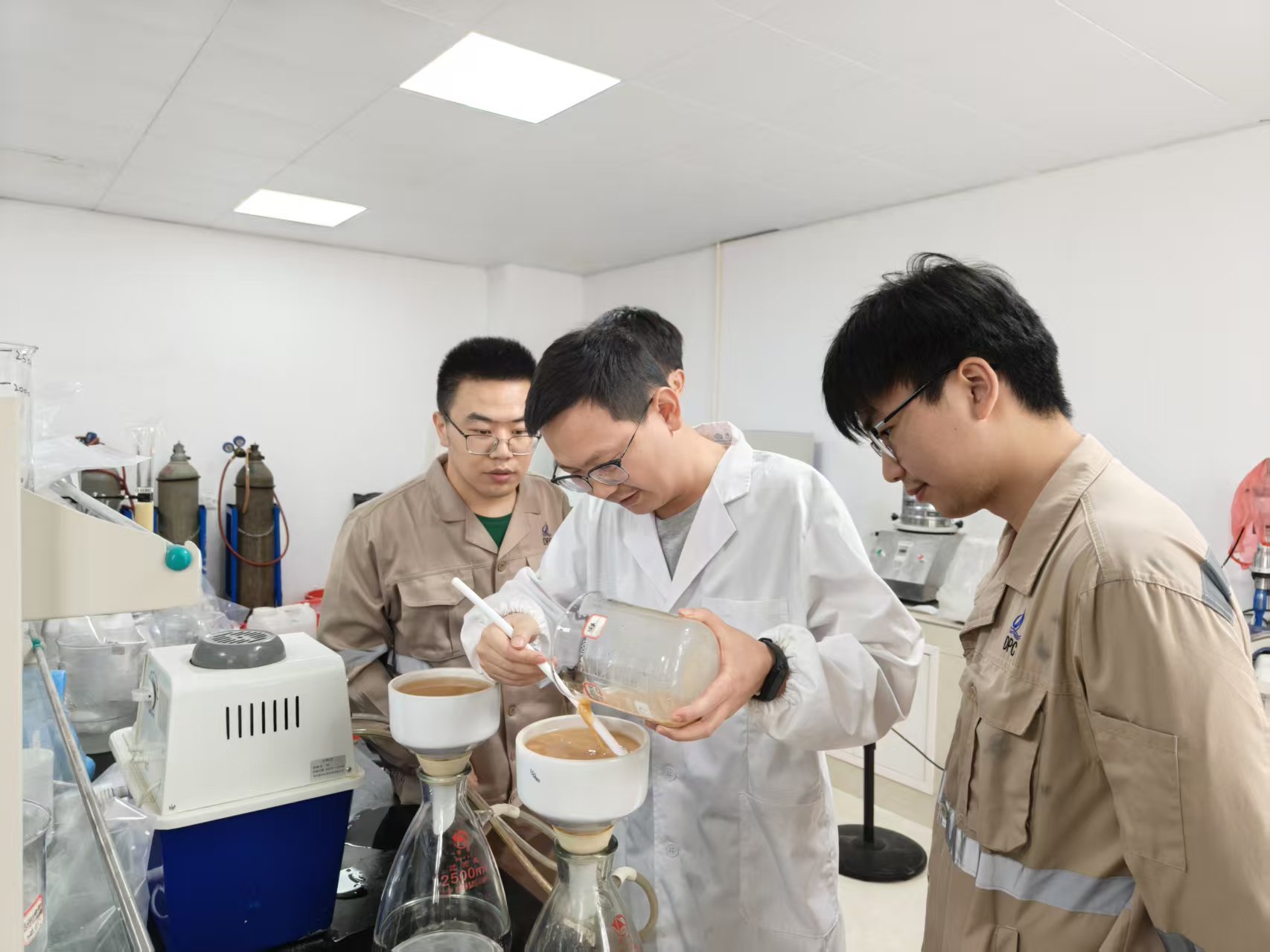 扎根鋰業(yè)，攻堅(jiān)路上讓“鋰”想花開｜中礦鋰業(yè)研發(fā)部90后工程師徐苗